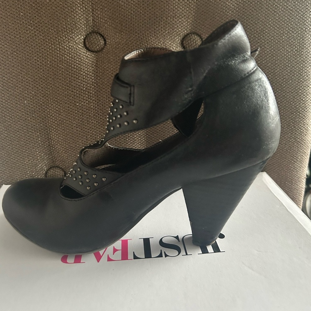 Black Studded Women's Shoes - Picture 5 of 6